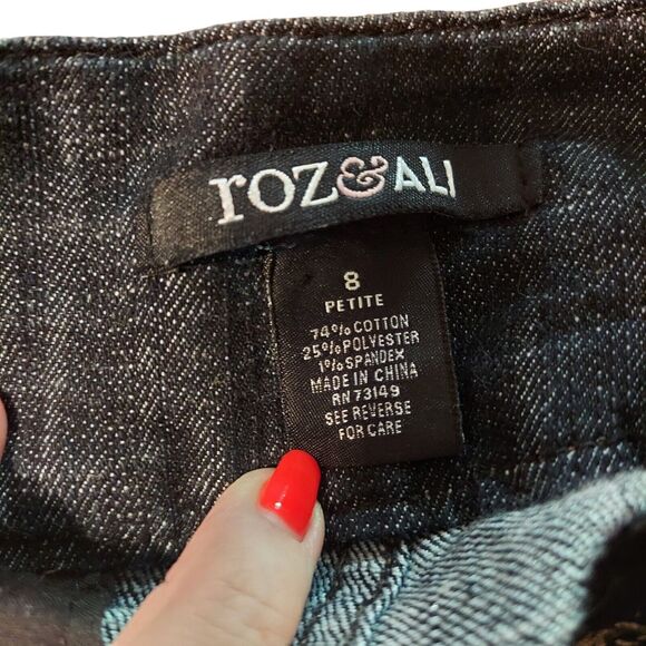 Roz & Ali Dark Wash Bootcut 4 Pocket Woman's Jeans Size 8p - Picture 5 of 6